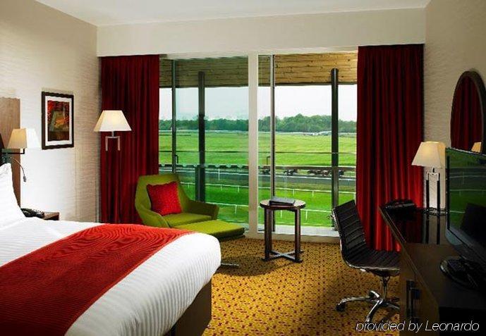 Lingfield Park Marriott Hotel & Country Club Room photo