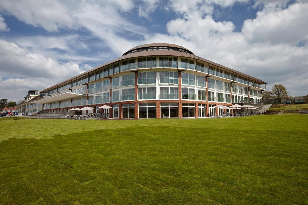 Lingfield Park Marriott Hotel & Country Club Exterior photo